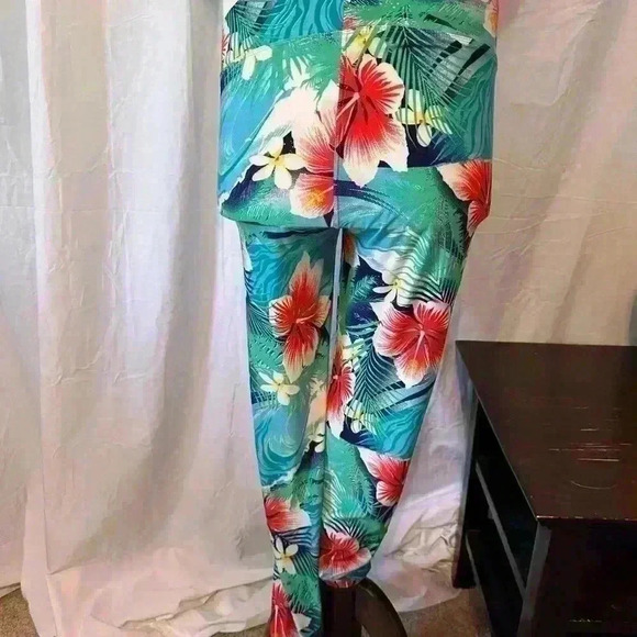 Chances R Tropical Pull on Leggings.  Women’s Size Small. - Picture 2 of 4